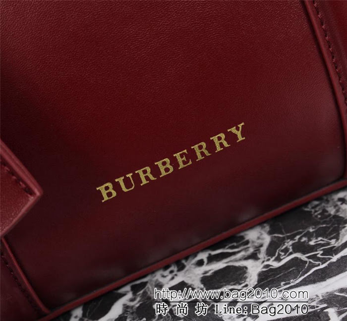 BURBERRY巴寶莉 經典款 巴寶莉專用格子布配臻選光滑小牛皮枕頭包 39141  Bhq1024